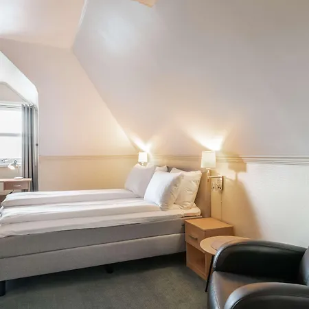 Sure By Western Ole Tobias 3*