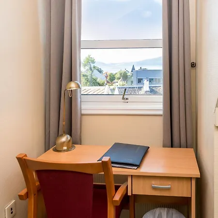 Sure By Western Ole Tobias 3*